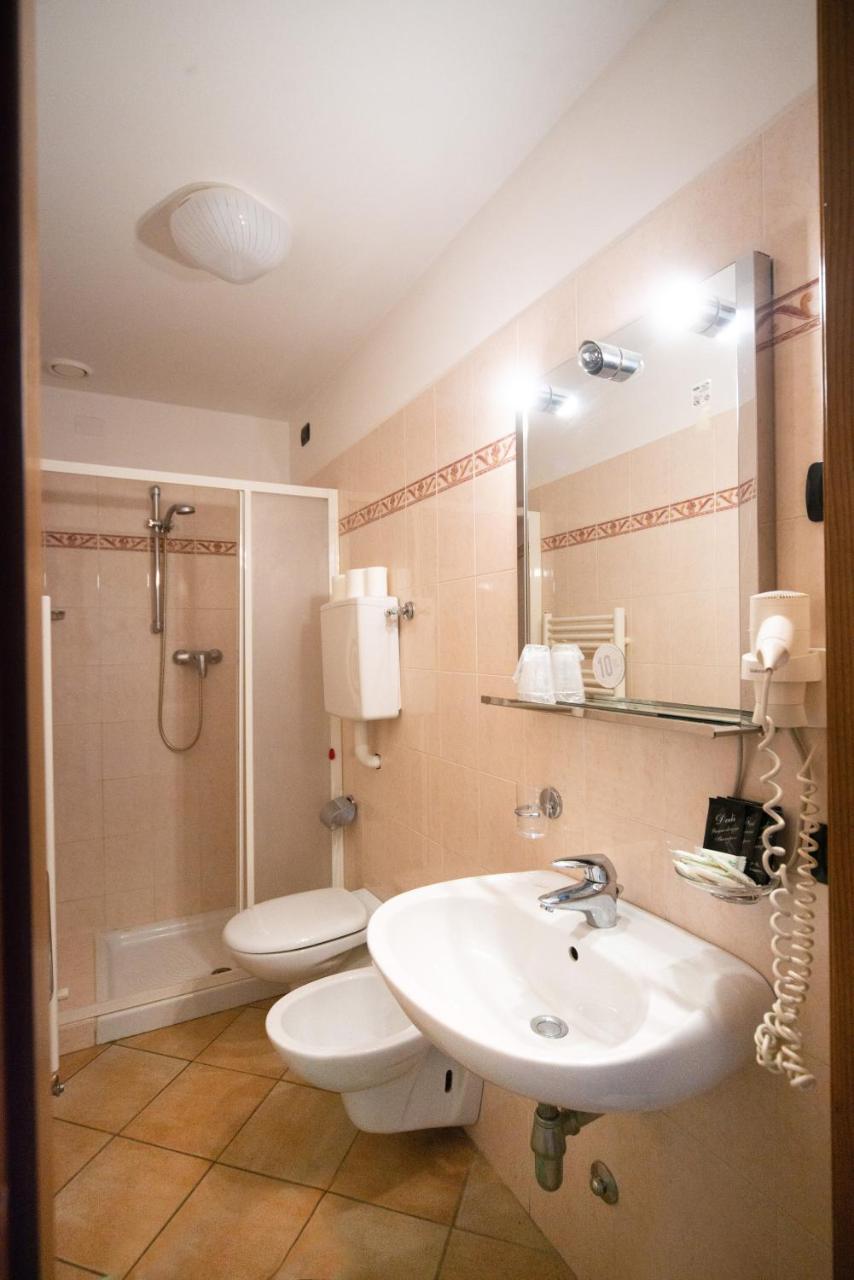 קאפרינו ורונזה Albergo Al Platano מראה חיצוני תמונה